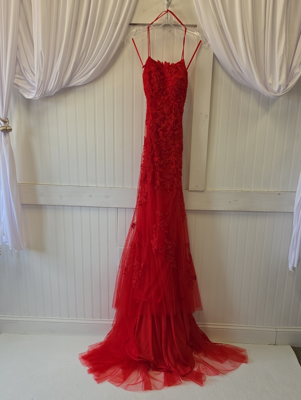NWT Elegant Red Floral Appliqué Lace Corset Train Full Length Maxi Dress
